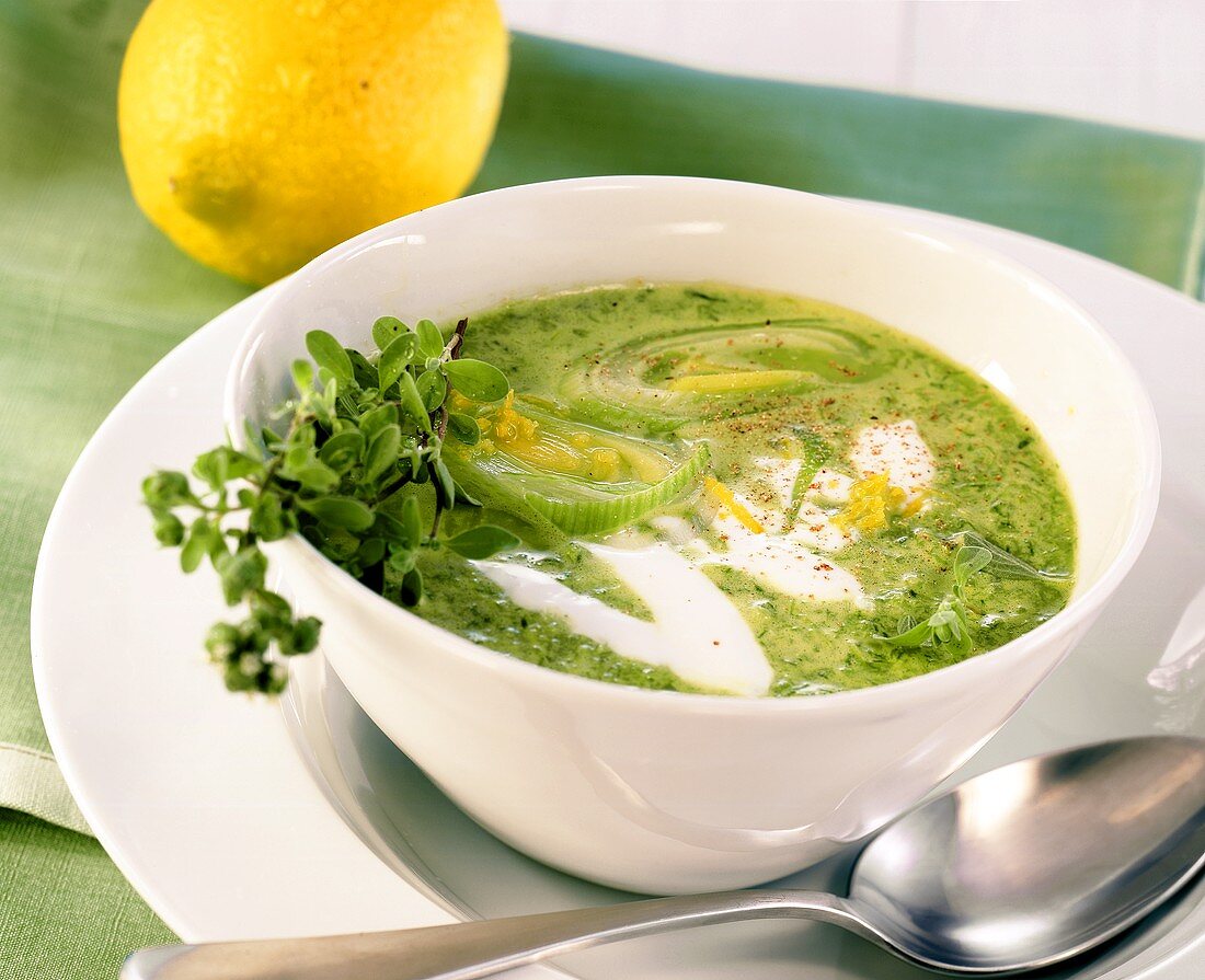 Leek & lemon soup with marjoram (can be eaten hot or cold)