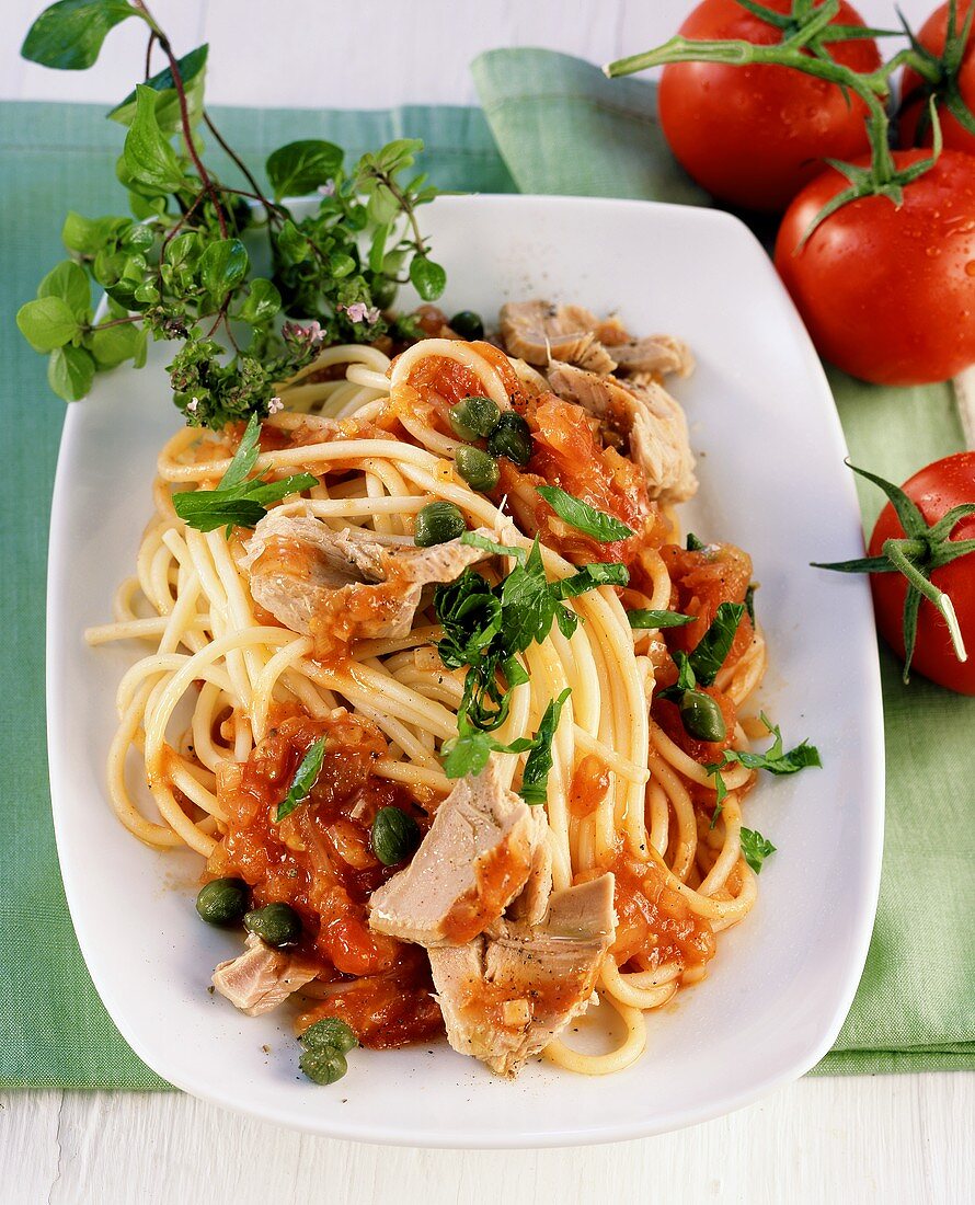 Spaghetti with tuna and tomato sauce