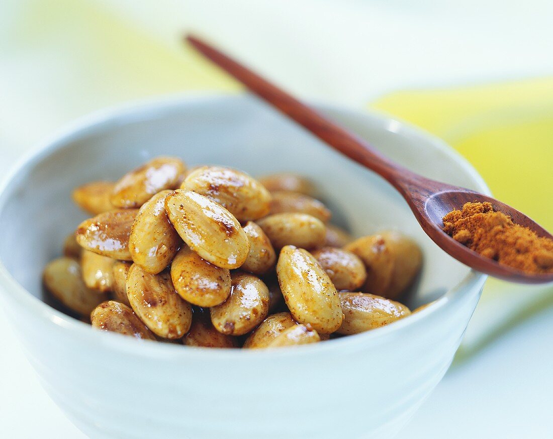 Toasted salted almonds with paprika