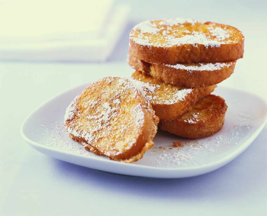 Torrijas (French toast with icing sugar, Spain)