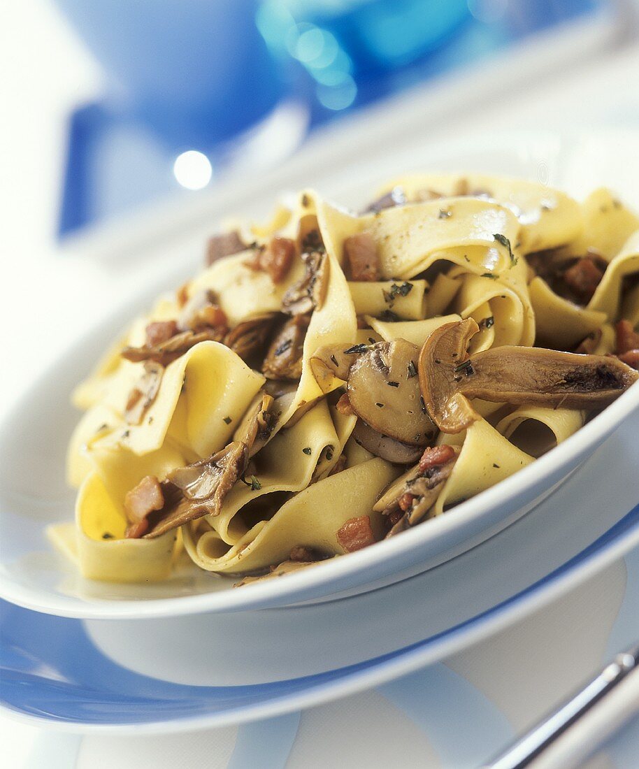 Pappardelle ai funghi (Ribbon pasta with mushrooms and ham)