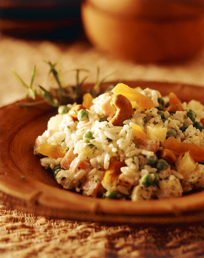 Reissalat mit Putenbrust, Cashewnüssen und Erbsen