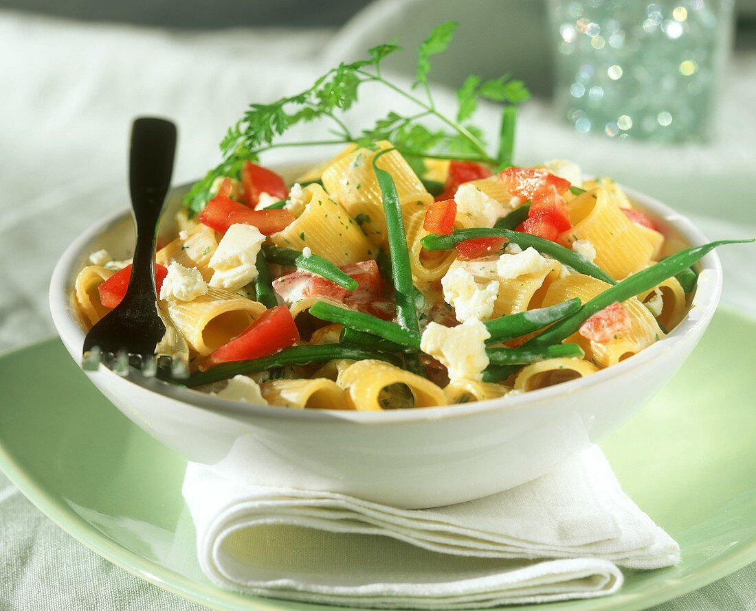 Rigatoni mit Feta und Frühlingsgemüsen