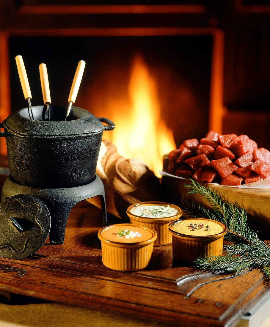 Fondue bourguignonne (fondue with beef … – License Images – 185746 ❘  StockFood