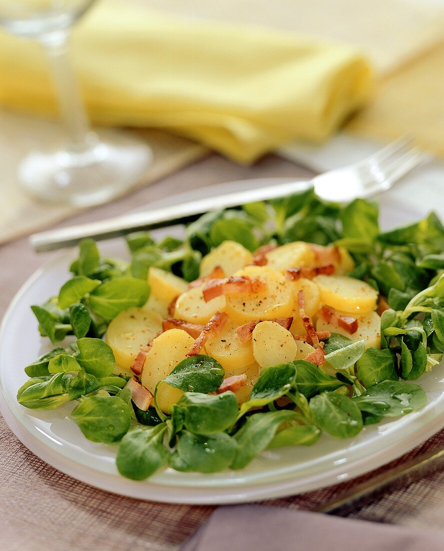 Feldsalat mit Kartoffeln und Speck