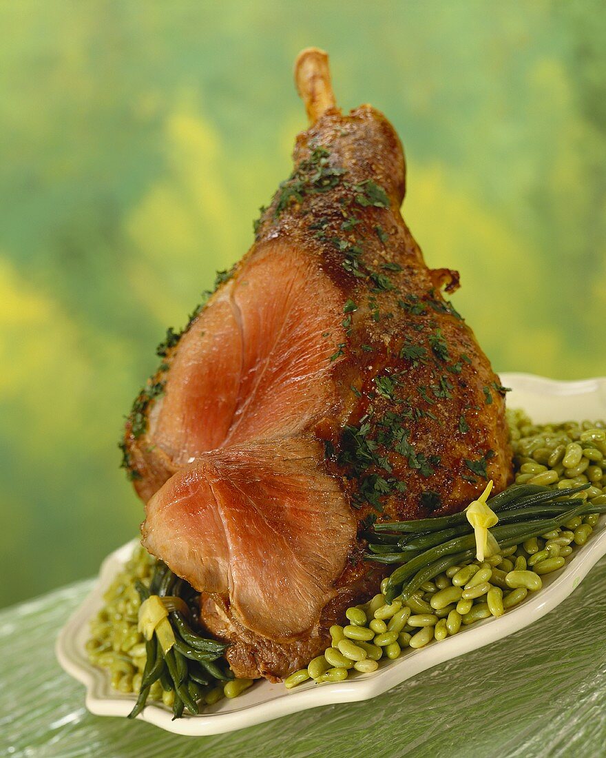 Leg of lamb with herbs and green beans