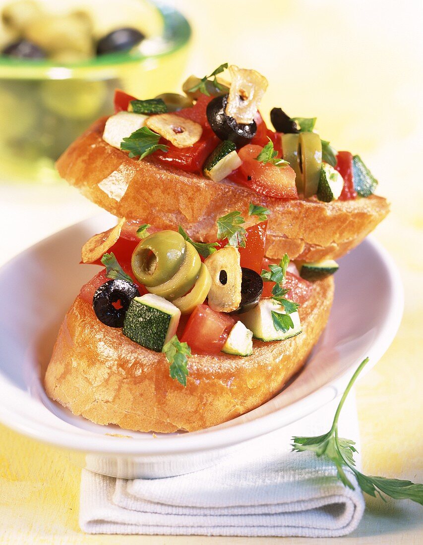 Crostini variopinti (with olives, tomatoes & courgettes)