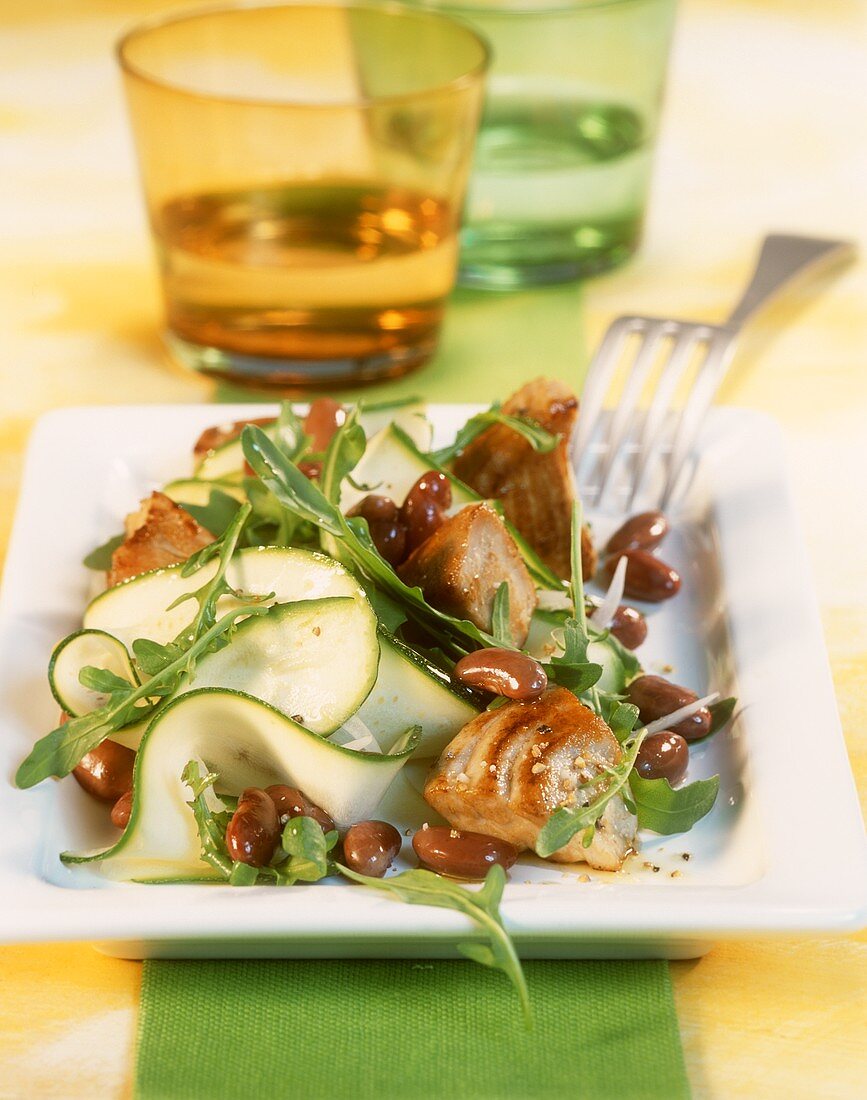 Bean and courgette salad with barbecued tuna