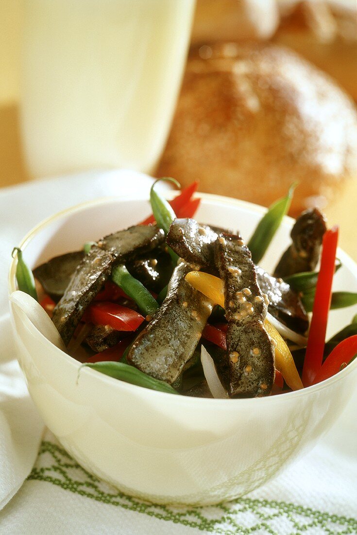 Beef and pepper salad with mustard dressing