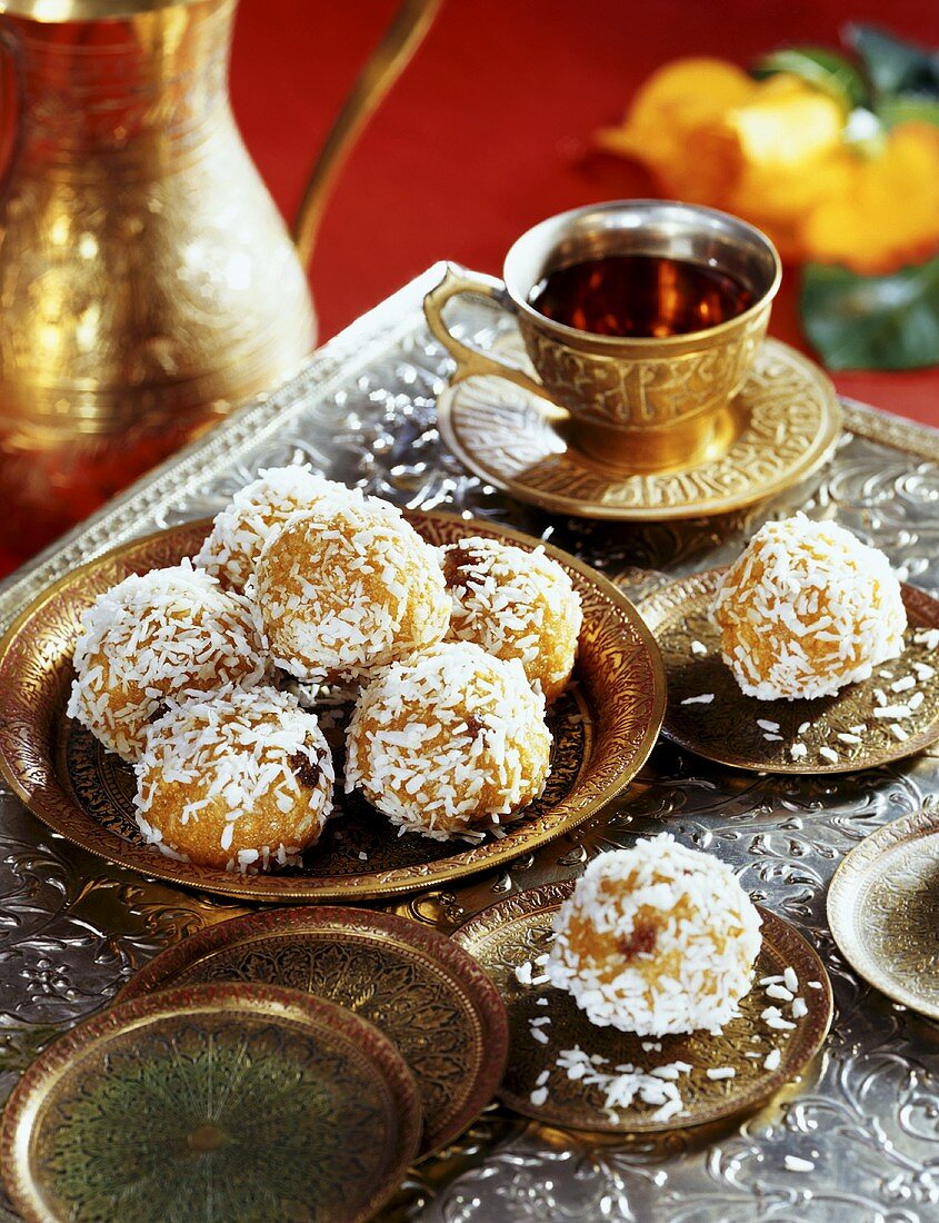 Besan laddoo (sweet chick-pea flour balls, India)