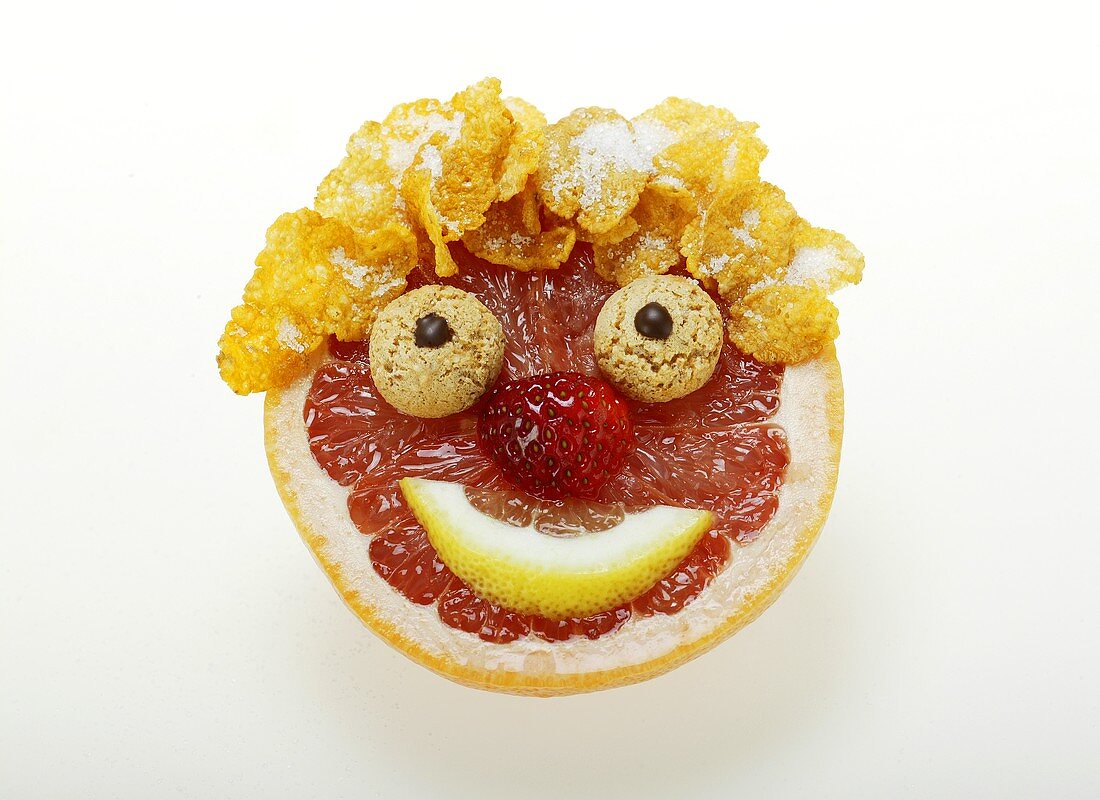Gesicht aus Früchten, Cornflakes und Amarettini
