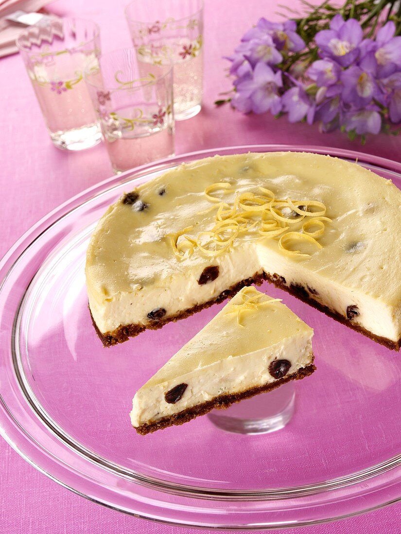 Cheesecake with raisins