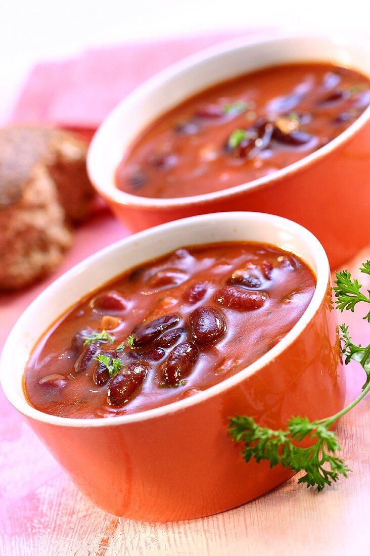 Tomato and kidney bean soup