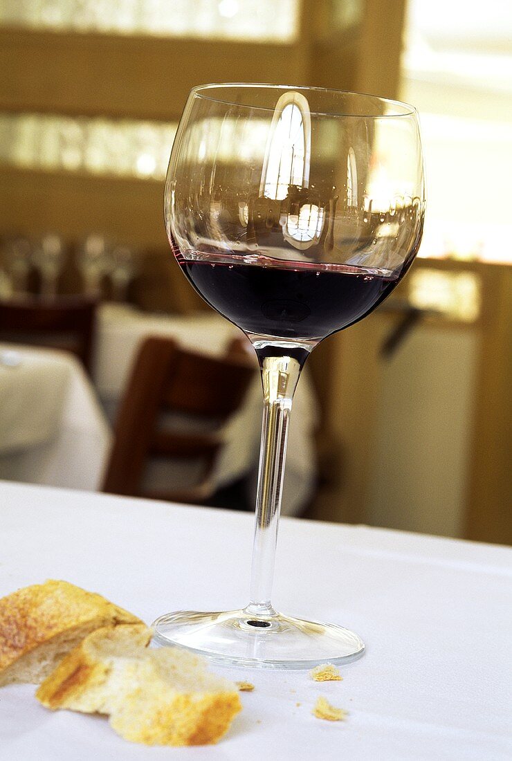 Red wine and white bread in a restaurant