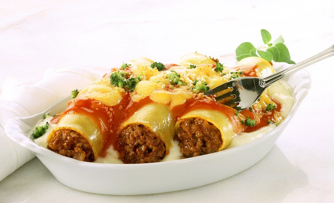 Baked cannelloni with mince filling