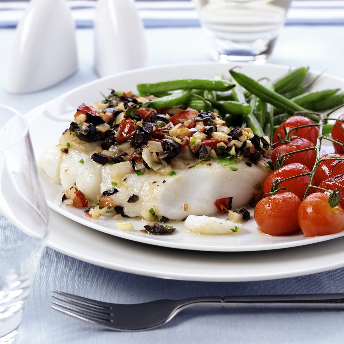 Kabeljaufilet mit Tomaten-Oliven-Kruste