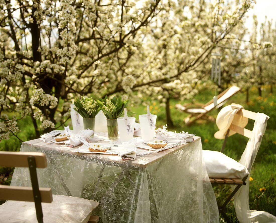 Laid garden table with spring theme & white table decoration