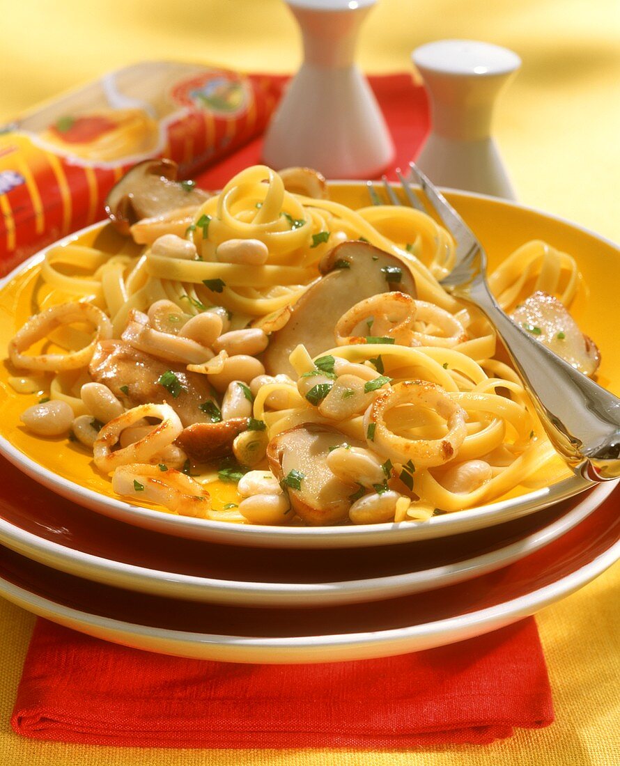 Tagliatelle alla grossetana (Pasta with mushrooms & squid)