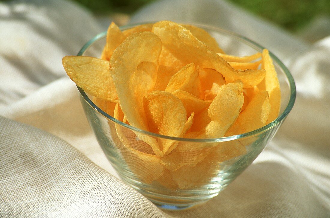 Potato crisps in a glass bowl