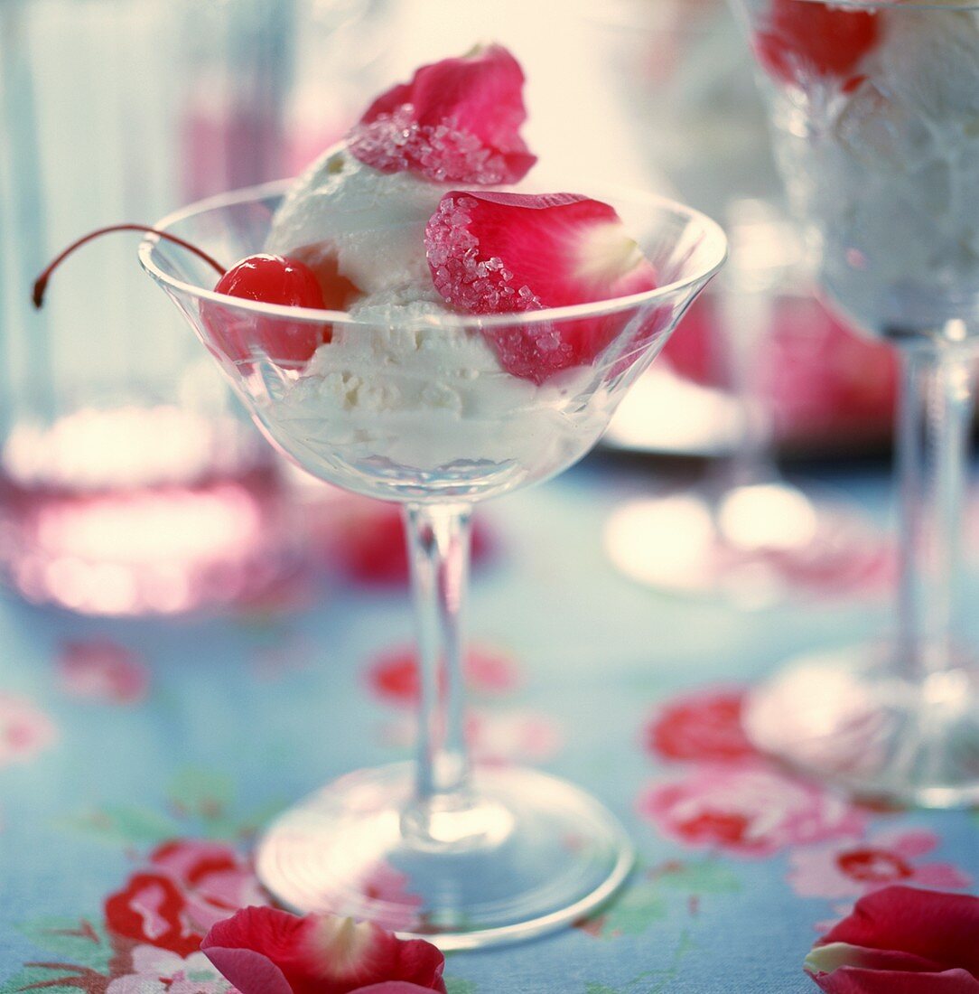 Quark and cream ice cream with rose petals