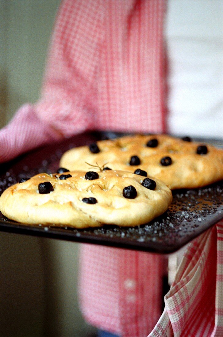 Focaccia con le olive (Fladenbrot mit Oliven, Italien)