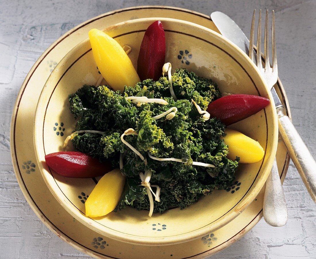 Kale with sprouts, potatoes and beetroot