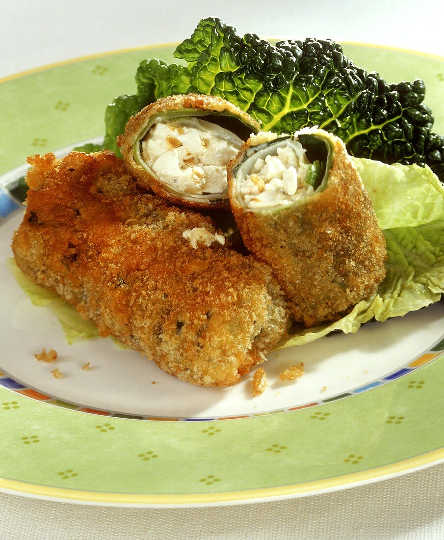 Breaded savoy rolls with sheep's cheese filling