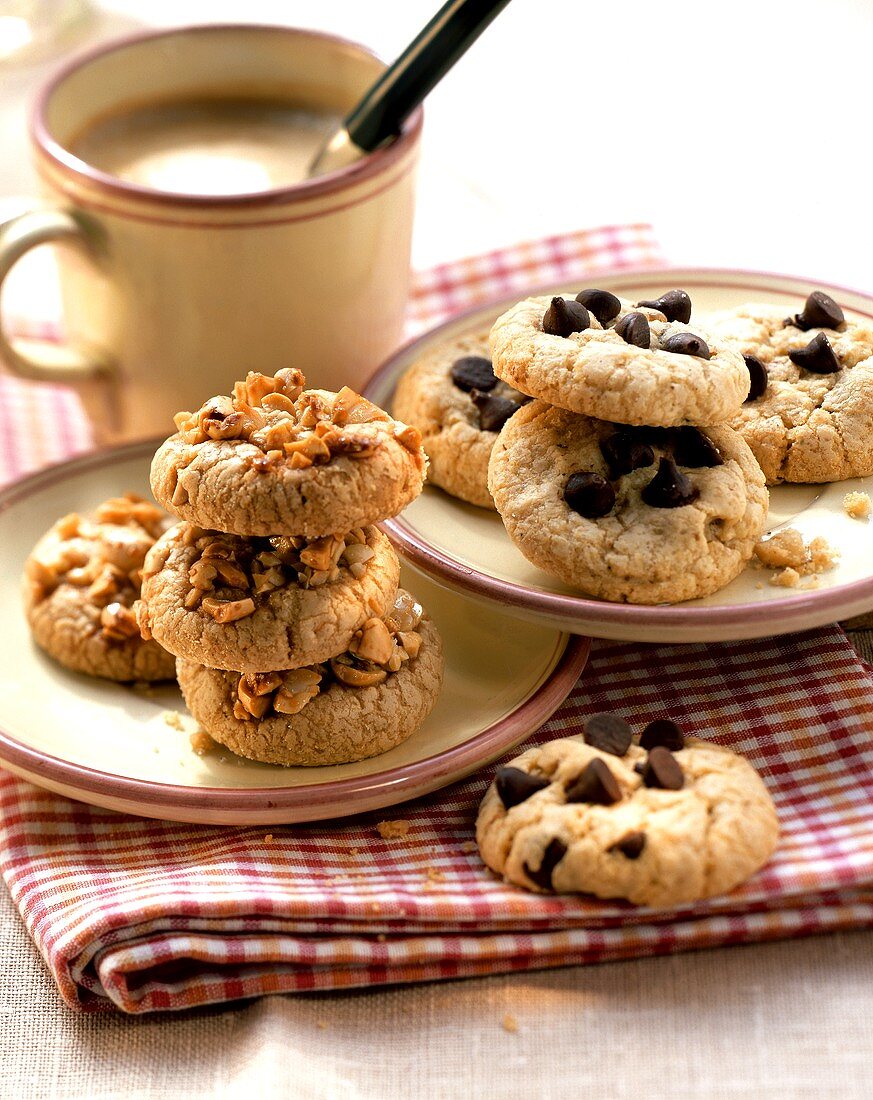 Chocolate-Chip-Cookies und Peanut-Cookies (aus den USA)