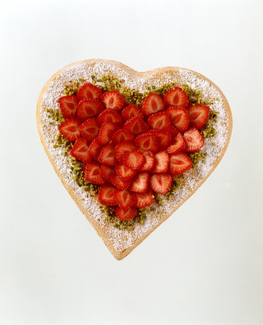 Sponge heart with strawberries
