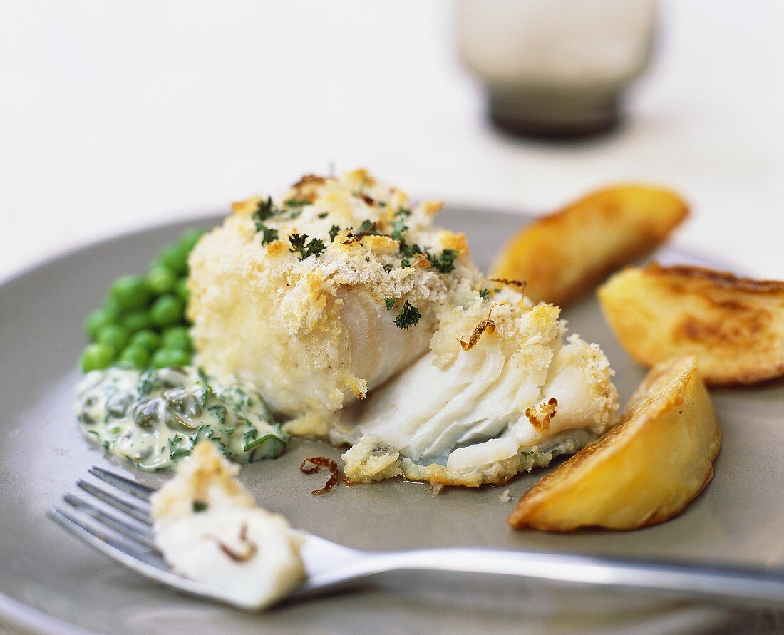 Gebackenes Fischfilet mit Bröselkruste und Ofenkartoffeln