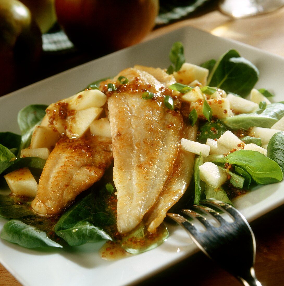 Seezunge mit Äpfeln und Feldsalat