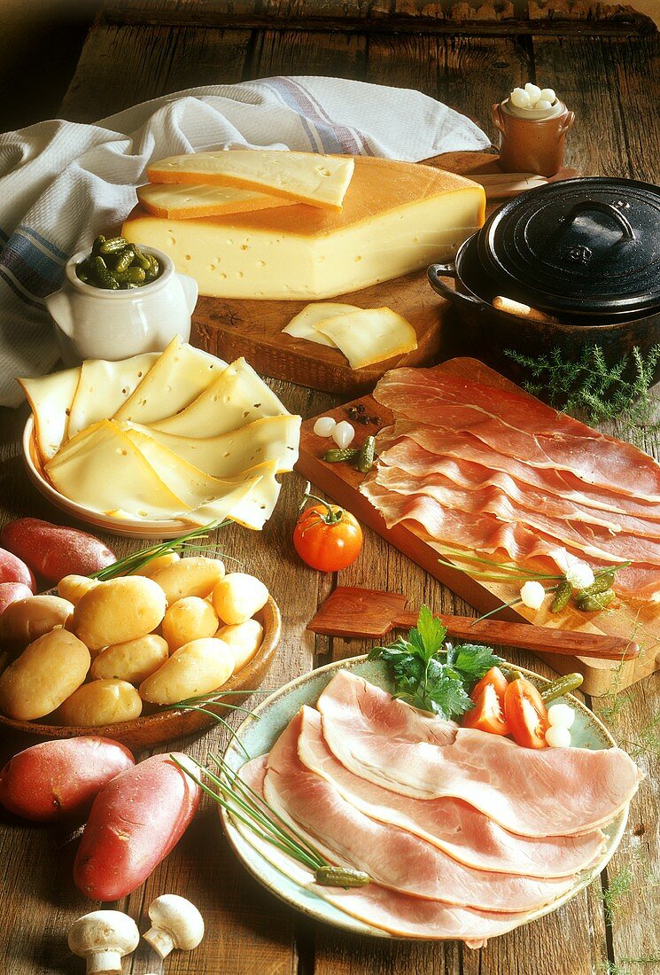 Raclette ingredients: potatoes, cheese and ham
