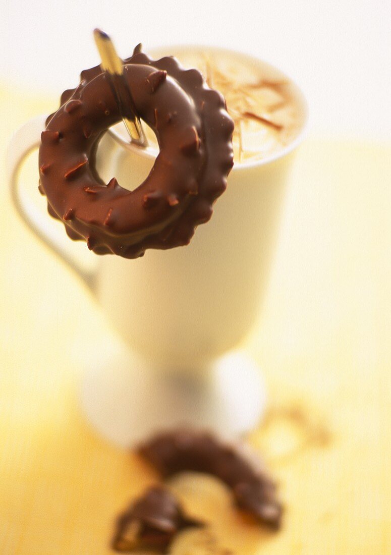 Nougat rings with hot chocolate