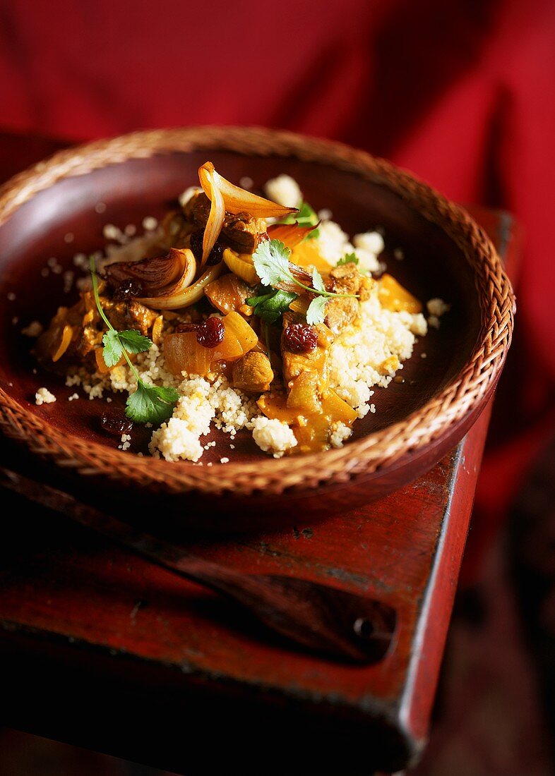 Couscous mit Lammfleisch und Rosinen