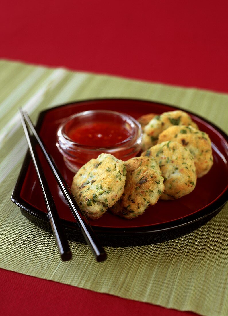 Prawn cakes with spicy sauce