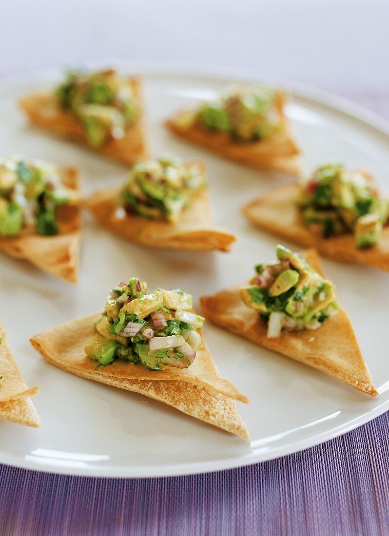 Avocadosalsa auf libanesischem Fladenbrot