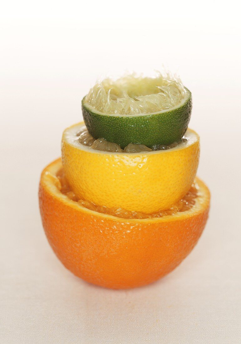 Ausgepresste Orange, Zitrone und Limette