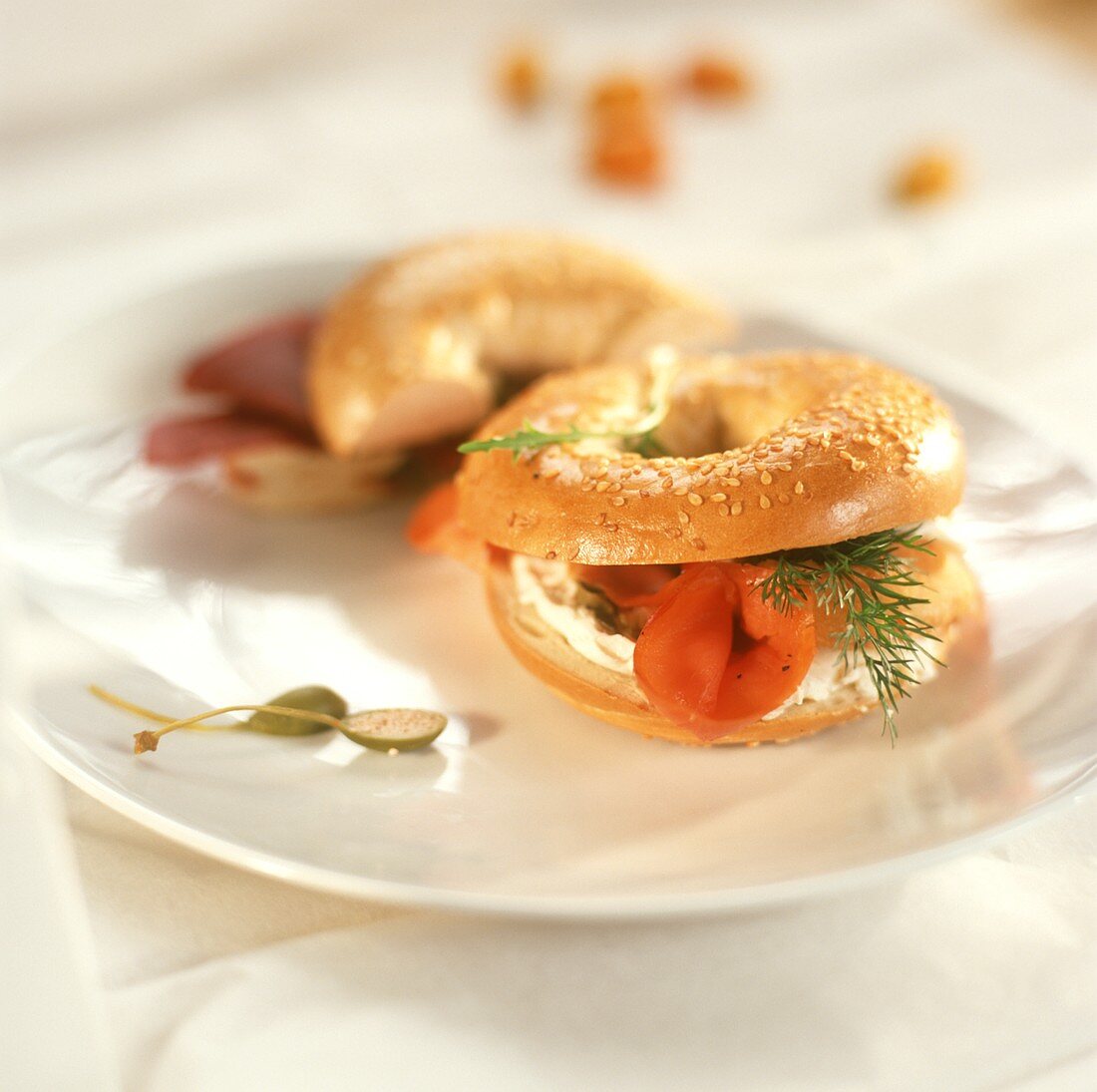 Bagels mit Lachs und mit Roastbeef