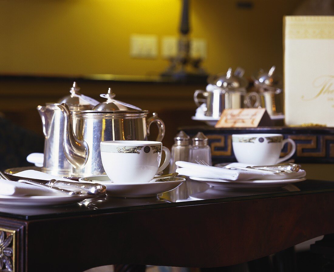 Gedeckter Tisch zur Teatime im 'Merrion', Dublin, Irland