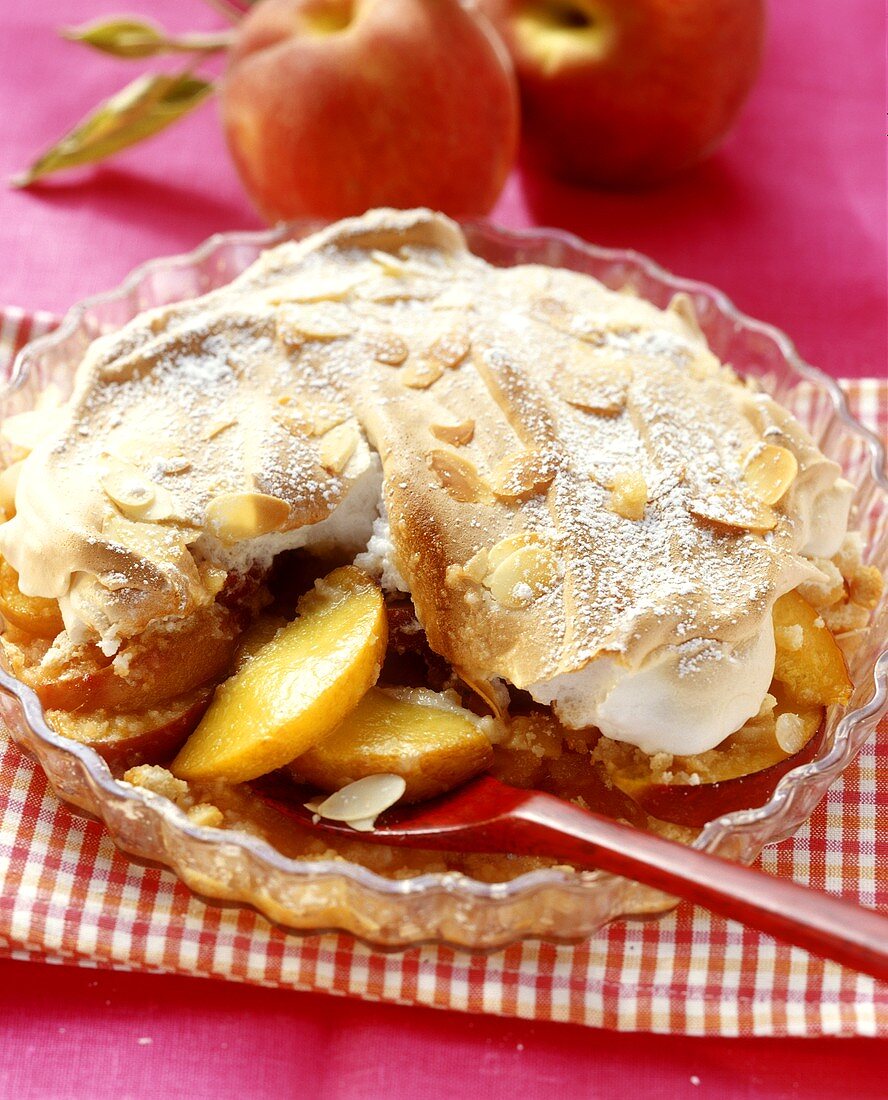 Pfirsichgratin mit Marzipan und Baiserhaube