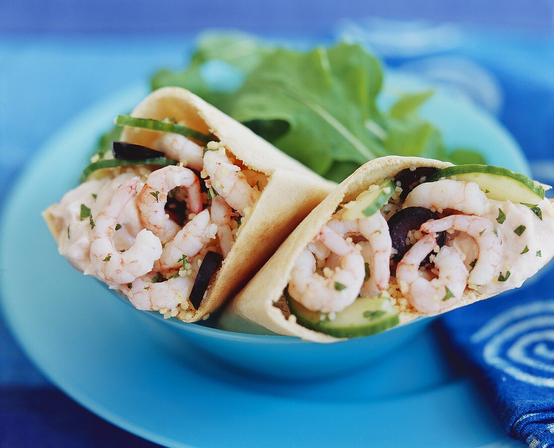 Flatbread with shrimp and vegetable filling