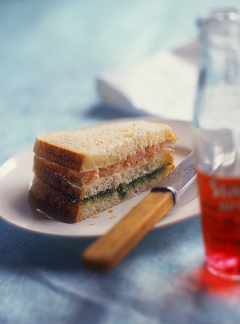 Triple-decker sandwich with tuna and rocket pesto