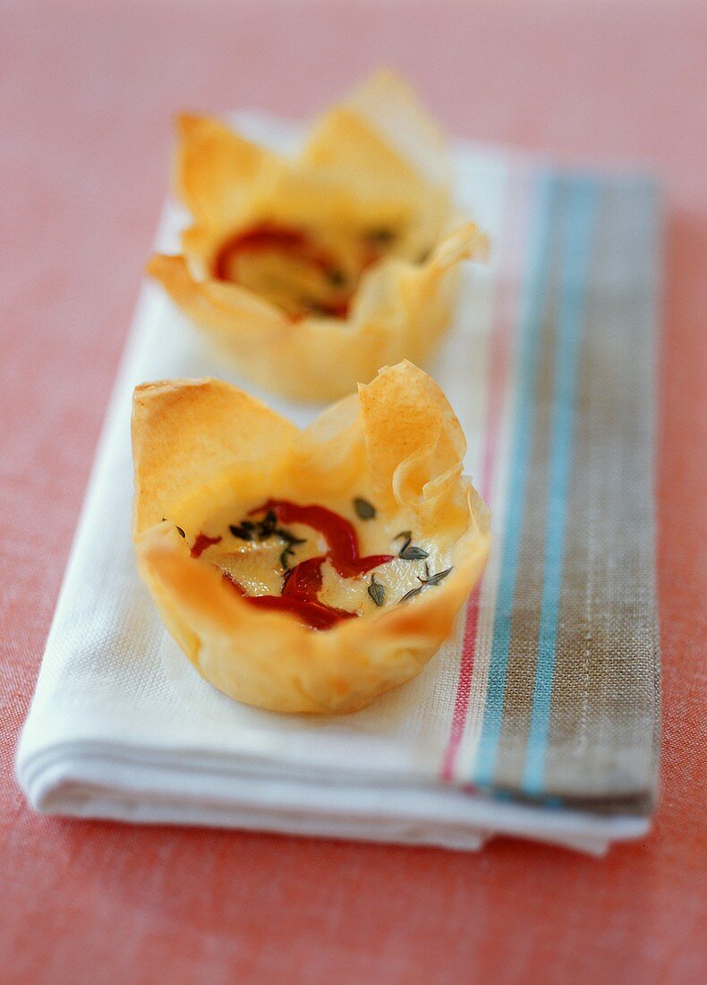 Spicy goat's cheese and chili tarts