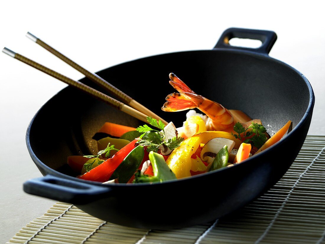 Wok-cooked dish with shrimps and vegetables