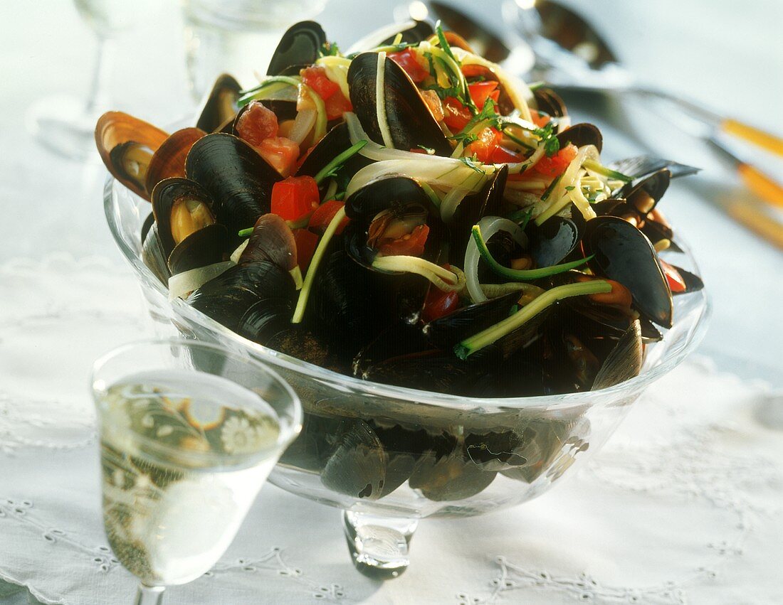 Mussels with tomatoes, courgettes and onions