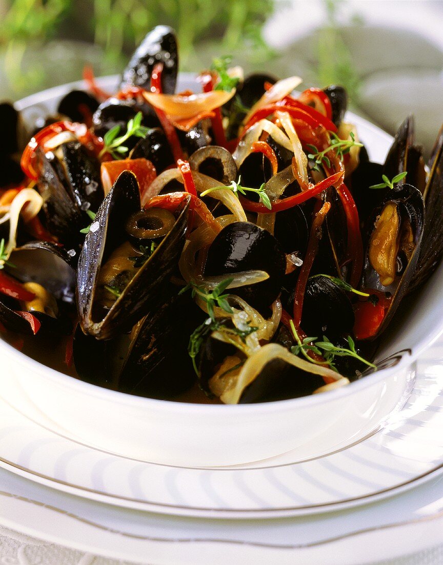 Mussels with onions and red peppers