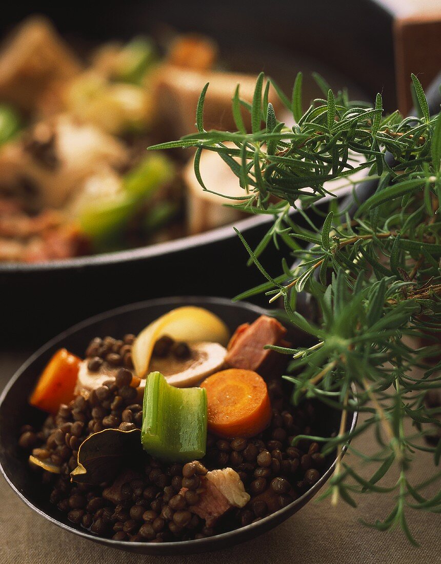 Zutaten für Petit Salé (gepökeltes Schweinefleisch)