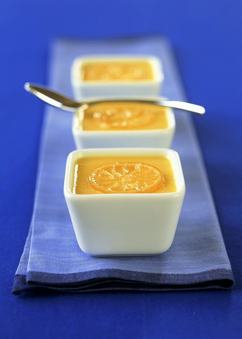 Baked Lemon Surprise Custards (gebackener Zitronenpudding)