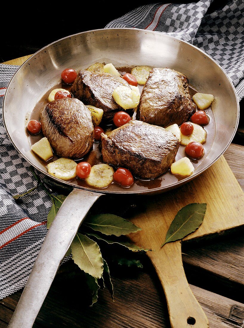 Venison Steaks with exotic Fruit Sauce