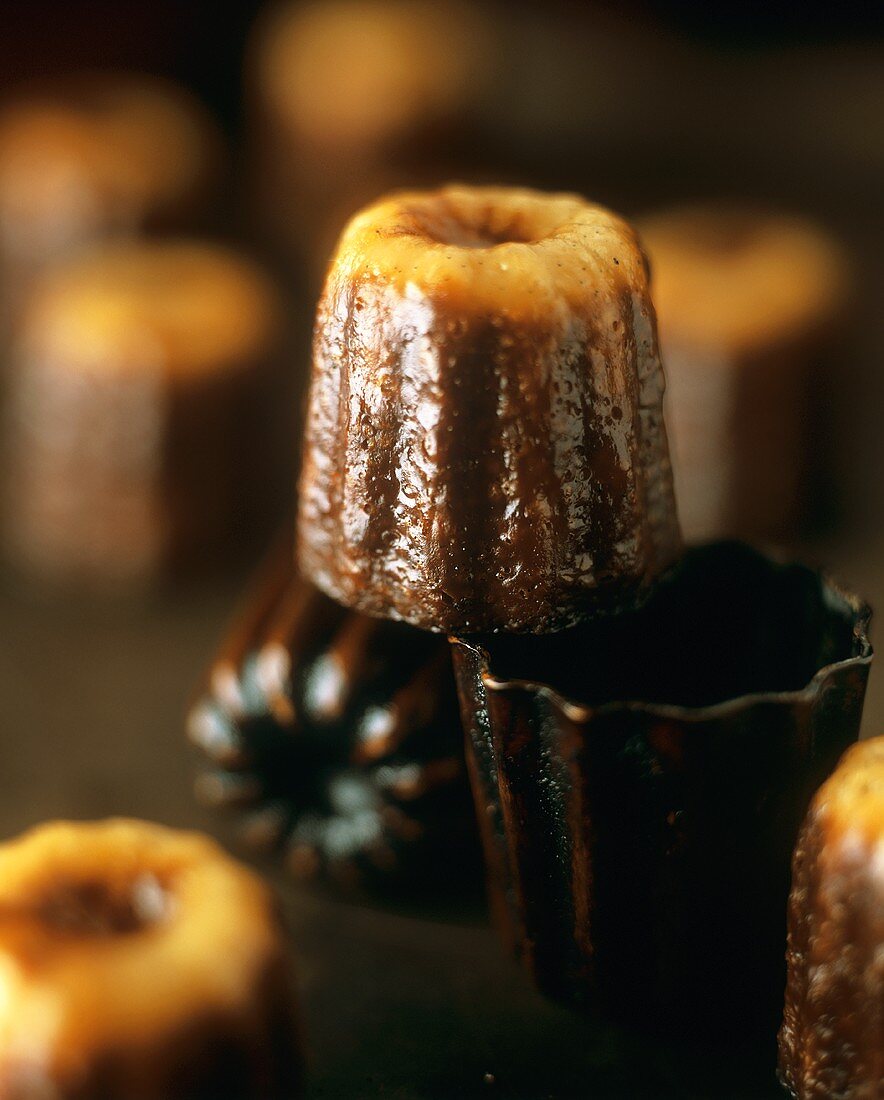 Cannelés (Minikuchen mit Vanille, Eiern und Rum, Frankreich)